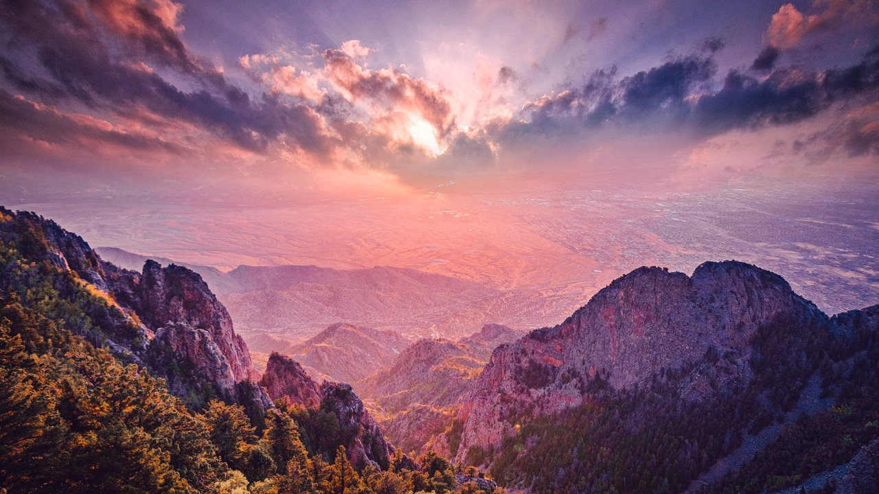 Pink sunset over a mountain valley - HDV 720p wallpapers in 1280x720 resolution