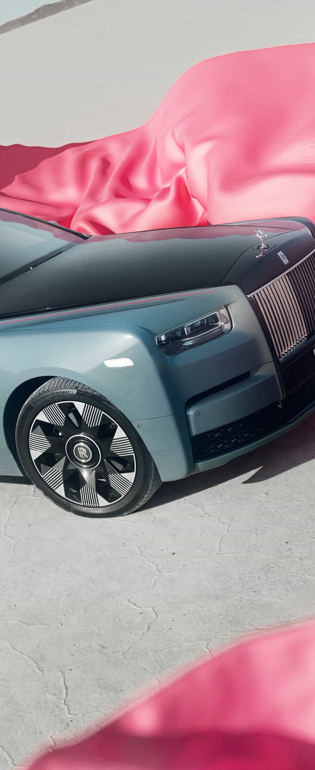 Rolls-Royce Phantom Luxury Sedan - Wallpapers for Samsung Galaxy Z Flip6, Motorola Razr 2025 in 1080x2640 resolution