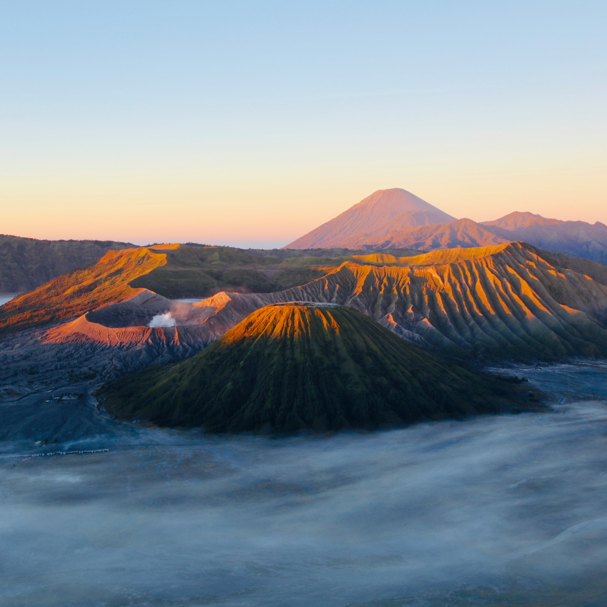 Bromo Volcano Sunrise View - Wallpapers for iPad Pro 11″ in 2388x2388 resolution
