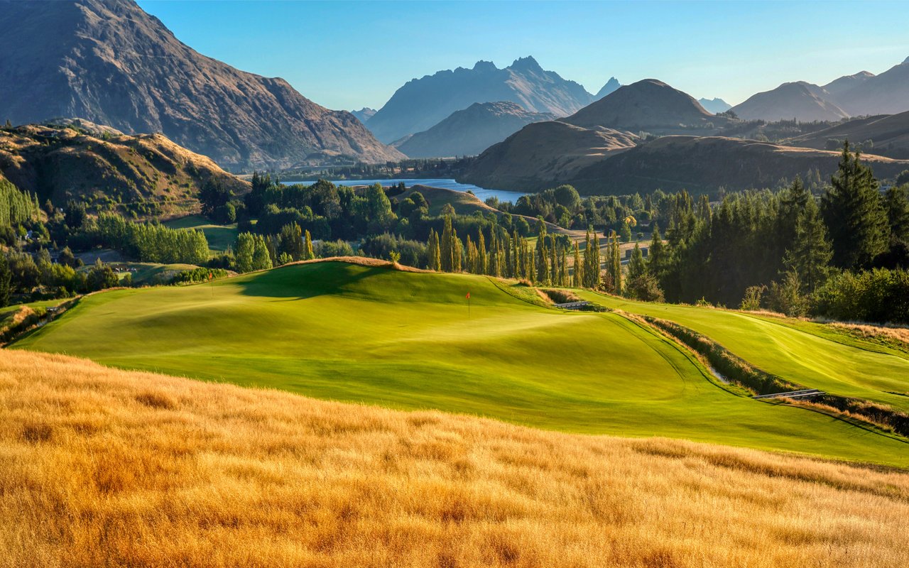 Golf Field Amid Mountain Park - WXGA_1280 wallpapers in 1280x800 resolution