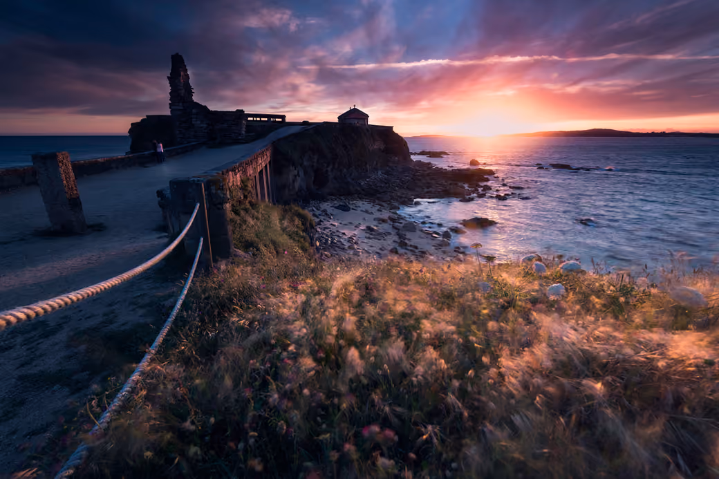Sunset Cliff in Spain - Wallpapers for Apple MacBook 16″ in 3072x1920 resolution