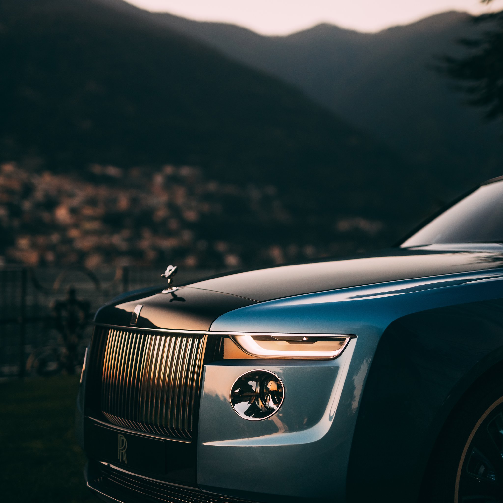 Rolls-Royce Boat Tail evening front view - Wallpapers for iPad Retina in 2048x2048 resolution