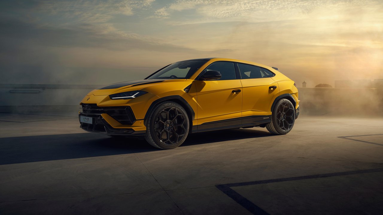 Yellow Lamborghini Urus at Sunset - HDV 720p wallpapers in 1280x720 resolution