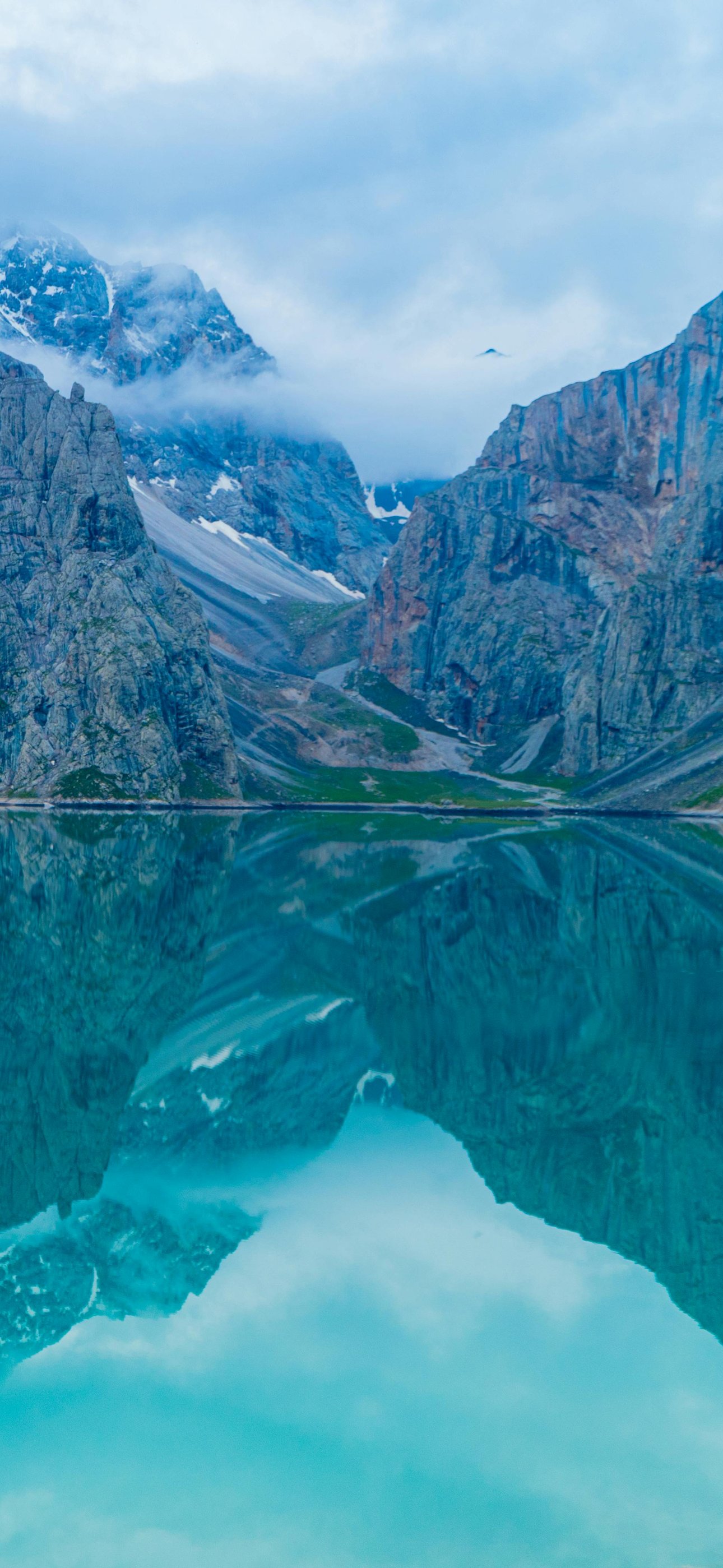 Turquoise Lake Landscape - Wallpapers for iPhone 15 Pro Max/14 Pro Max in 1290x2796 resolution