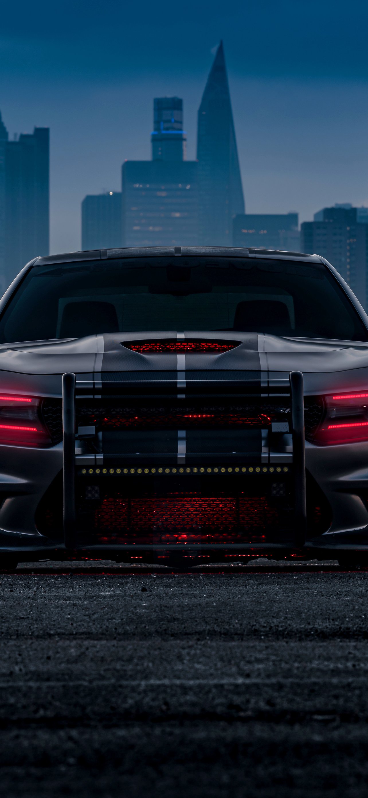 Dodge Charger Hellcat с красными LED фарами - Обои для iPhone 13 Pro Max/12 Pro Max/14 Plus в разрешении 1284x2778