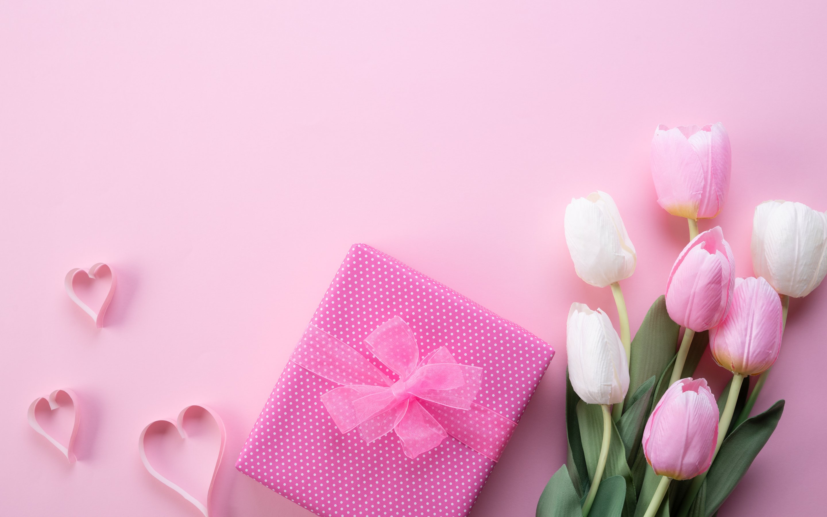 Tulip Gift Bouquet for 8 March - Wallpapers for Apple MacBook 15″ in 2880x1800 resolution