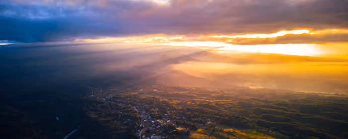 UltraWide 32:9 обои (3840x1080): горы, долина, рассвет, утро