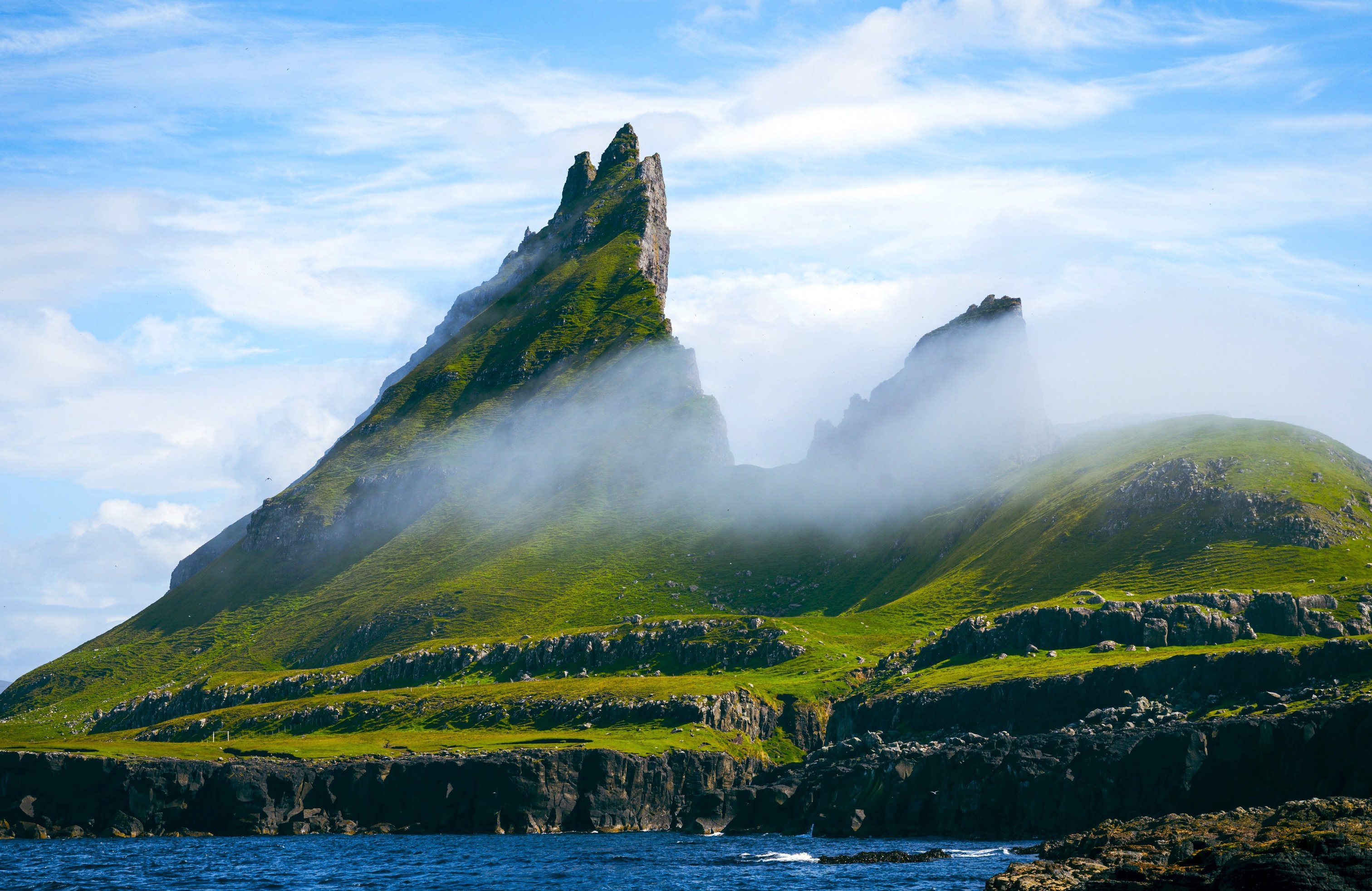 Island with a high cliff - Wallpapers for Apple MacBook 14.2″ in 3024x1964 resolution