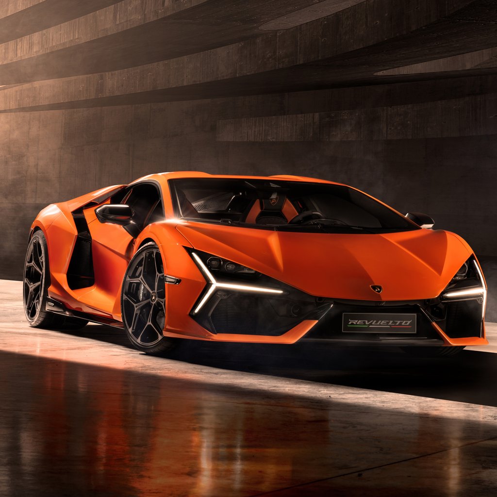 Оранжевый Lamborghini Revuelto купе вид спереди - Обои для Apple iPad 1 в разрешении 1024x1024