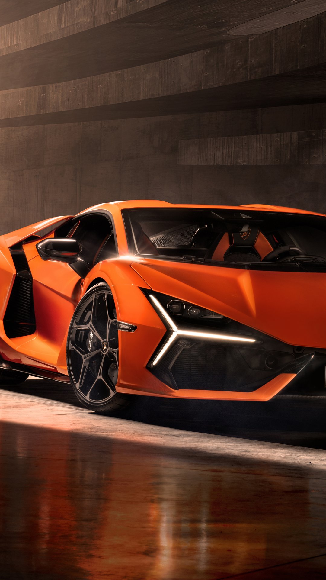 Оранжевый Lamborghini Revuelto купе вид спереди - Обои для Samsung, Honor, Sony в разрешении 1080x1920