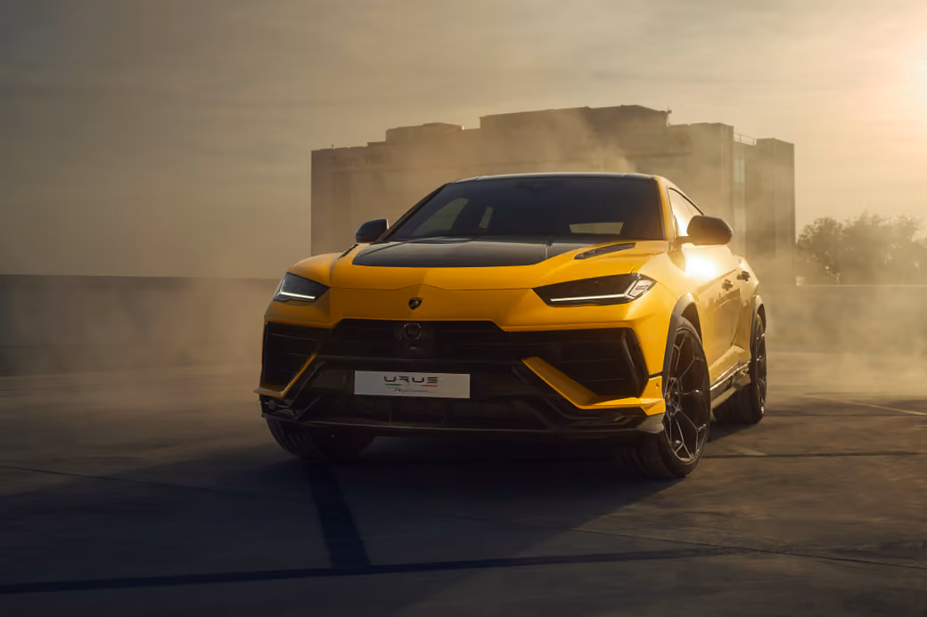 Жёлтый Lamborghini Urus Performante — обои на рабочий стол и телефон