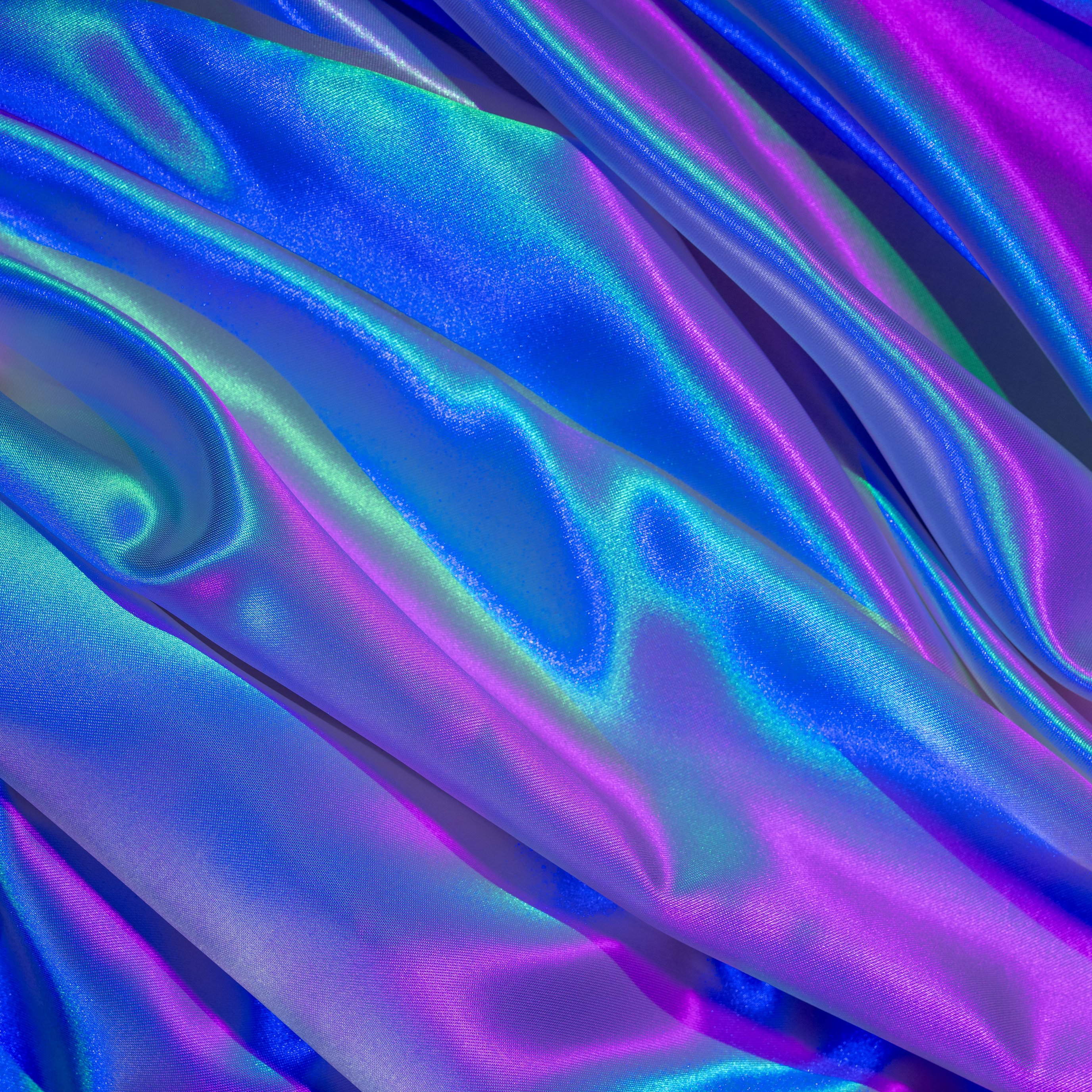 Silk Cloth with Luxury Gradient Waves - Wallpapers for iPad Pro 13″ in 2752x2752 resolution