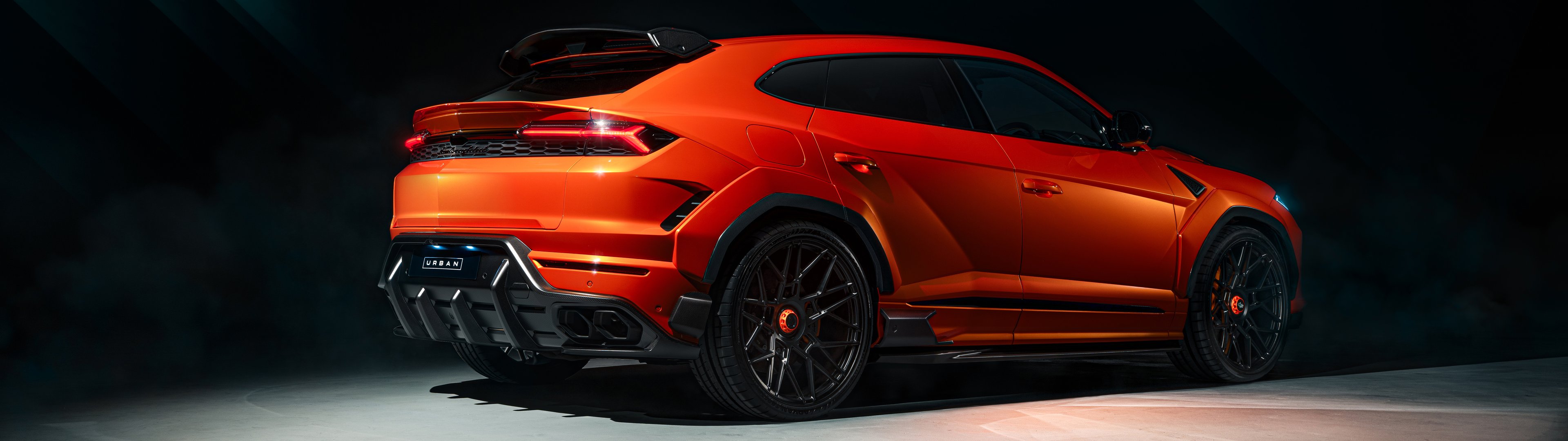 Lamborghini Urus SE Widetrack с карбоном - UltraWide 32:9 обои в разрешении 3840x1080