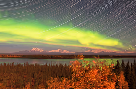 WQXGA широкоформатные и Apple MacBook Air 13 Aurora wallpapers (2560x1600): aurora, light trails, mountains, night