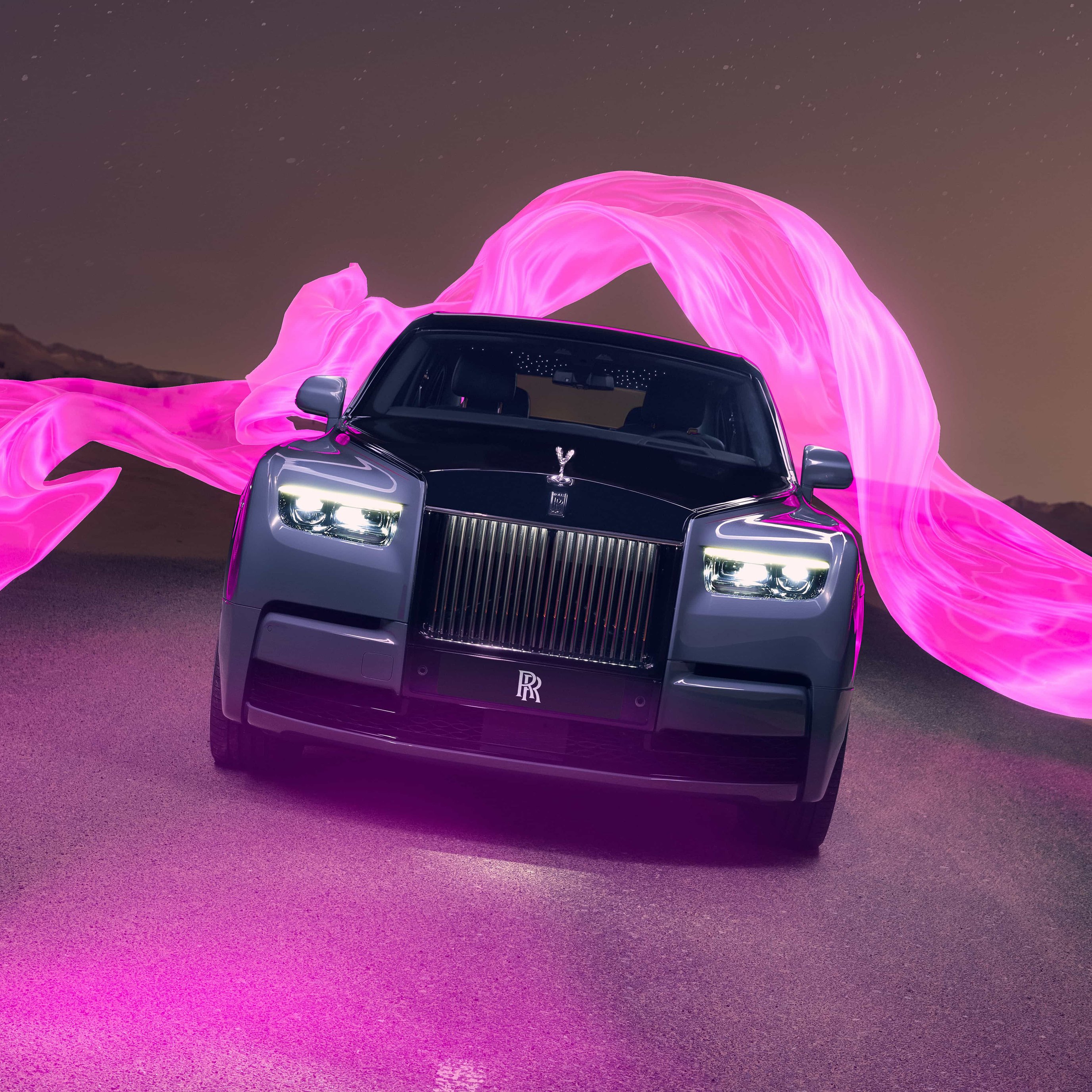 Rolls-Royce Phantom VIII вид спереди - Обои для iPad Pro 13″ в разрешении 2752x2752
