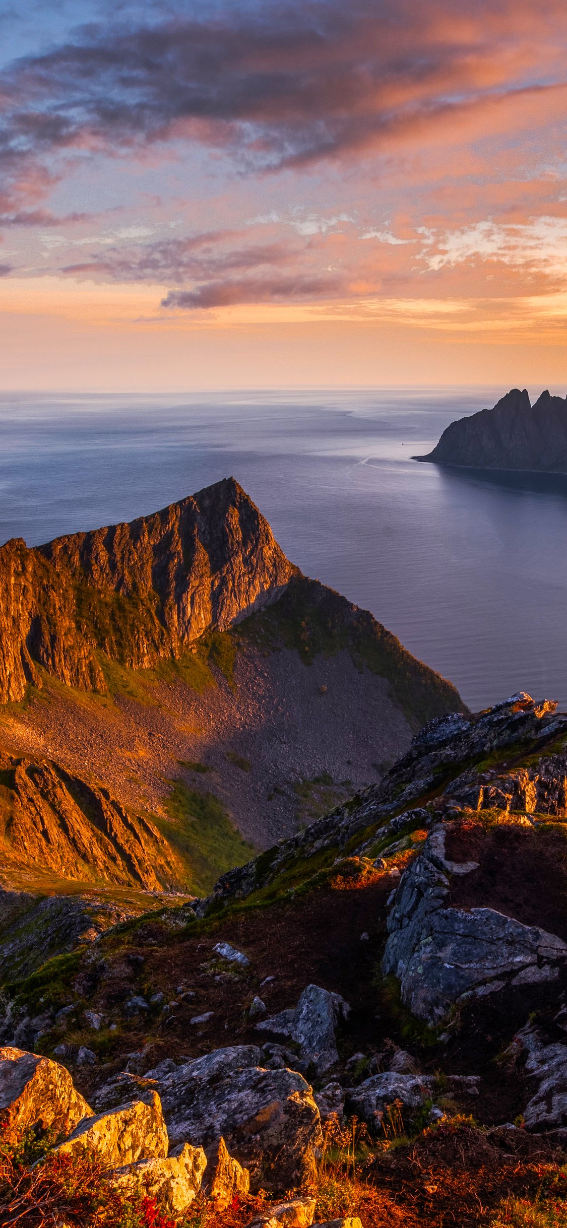 Senja Island in Norway at dawn - Wallpapers for iPhone X/XS/11 Pro in 1125x2436 resolution