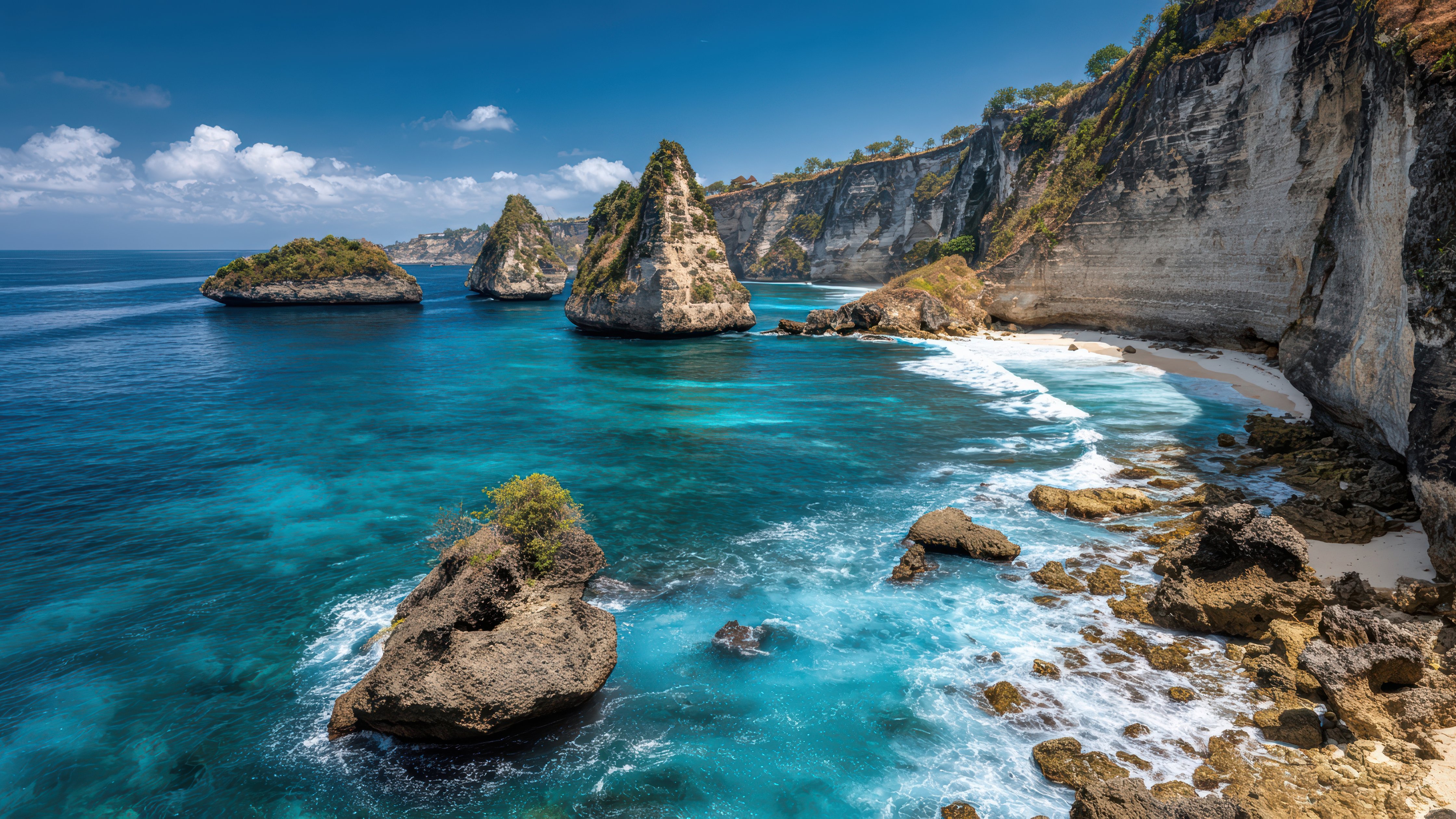 Diamond Beach Nusa Penida Island - Wallpapers for Apple iMac 24″ in 4480x2520 resolution