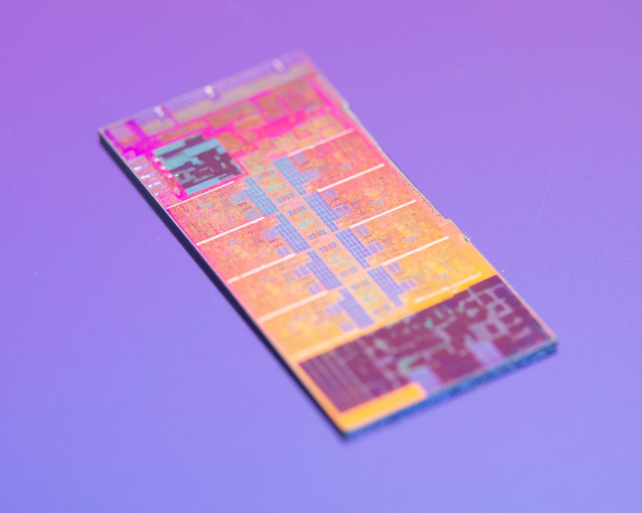 Neon processor in macro - SXGA wallpapers in 1280x1024 resolution