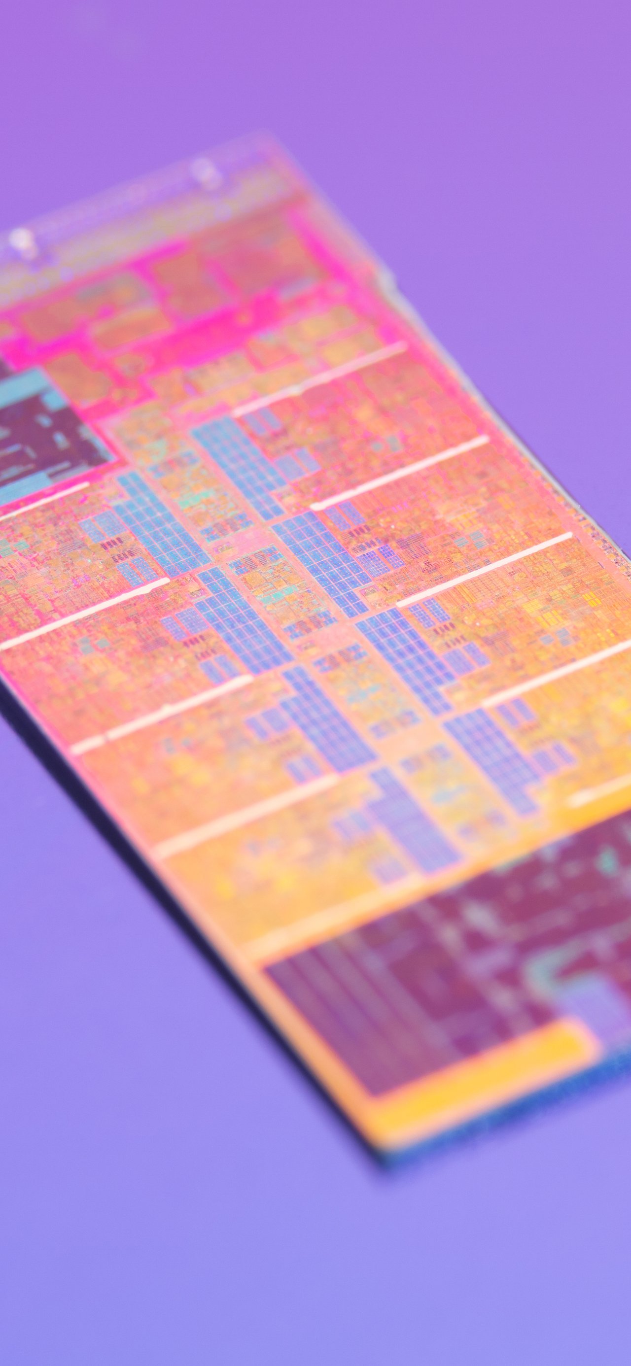 Неоновый процессор в макро - Обои для Xiaomi 15T в разрешении 1280x2772