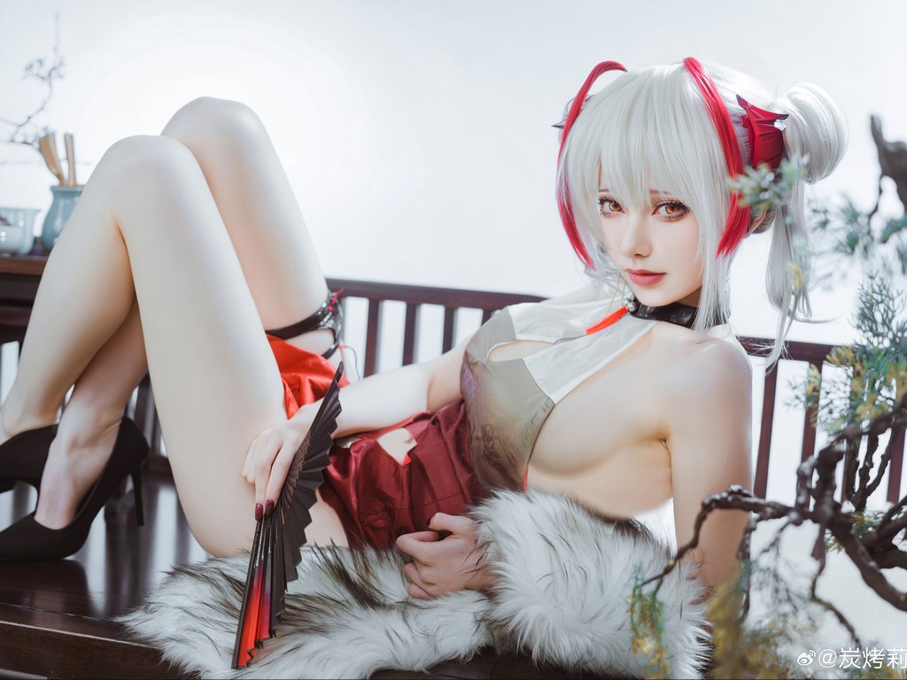 Косплей W из Arknights - XVGA обои в разрешении 1024x768