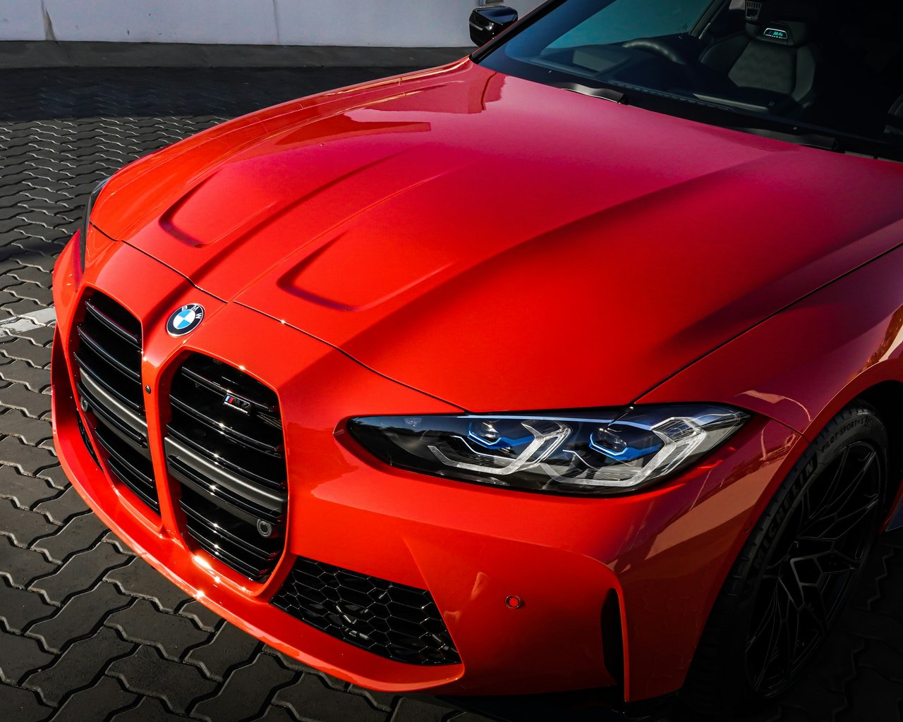 Red BMW M4 Competition Front View - SXGA wallpapers in 1280x1024 resolution