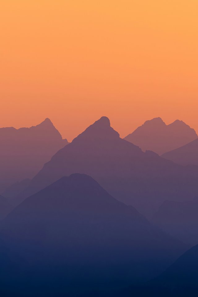 Mountain Silhouettes at Sunset - Wallpapers for iPhone 4/4S in 640x960 resolution