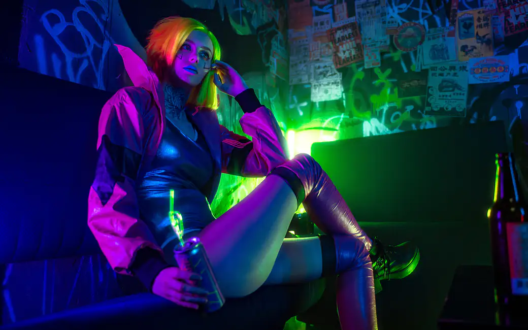 Cyberpunk Woman in Neon Club — desktop and phone wallpaper, free download
