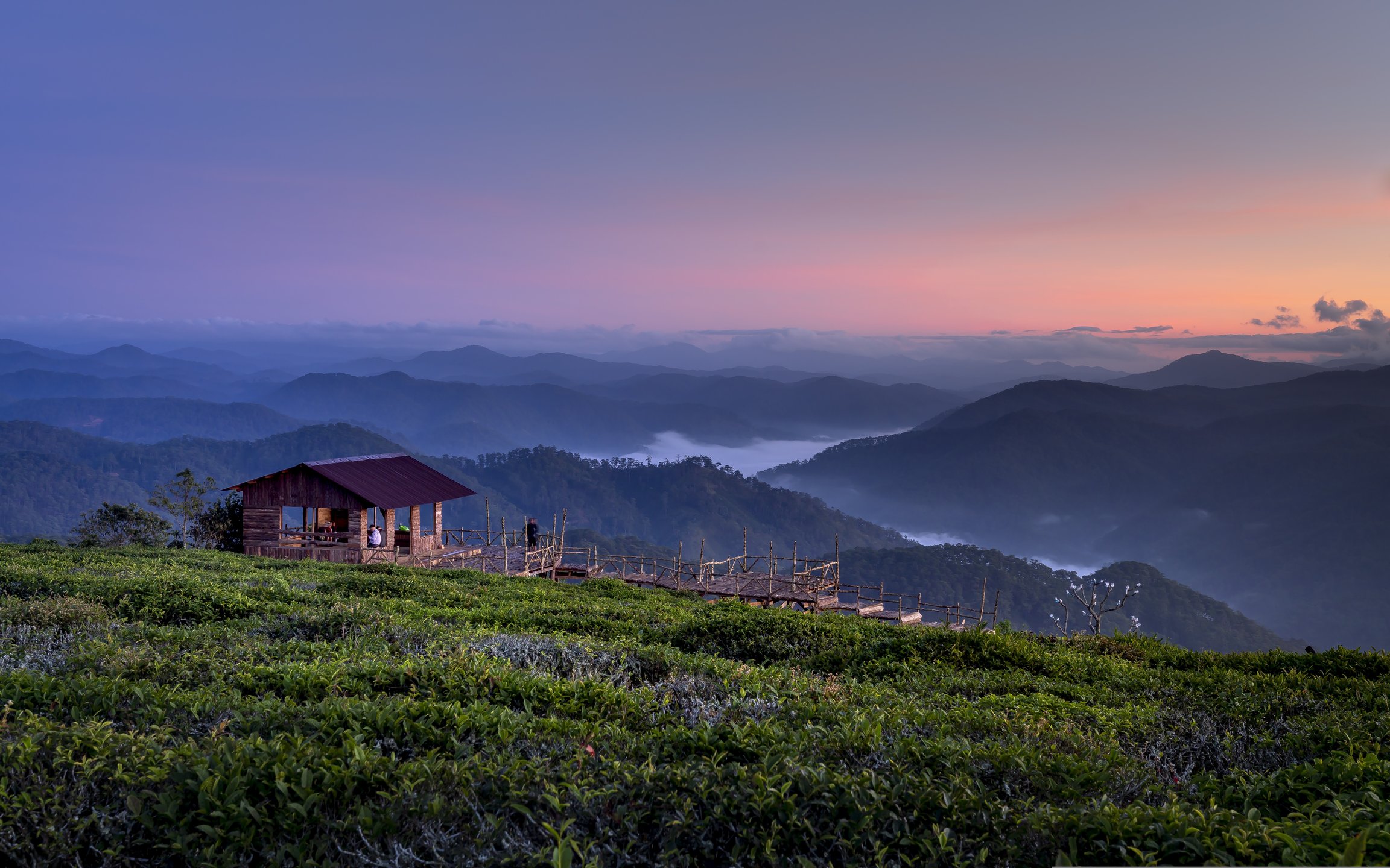 Sunset Cabin in Mountain Valley - Wallpapers for Apple MacBook 12″ in 2304x1440 resolution