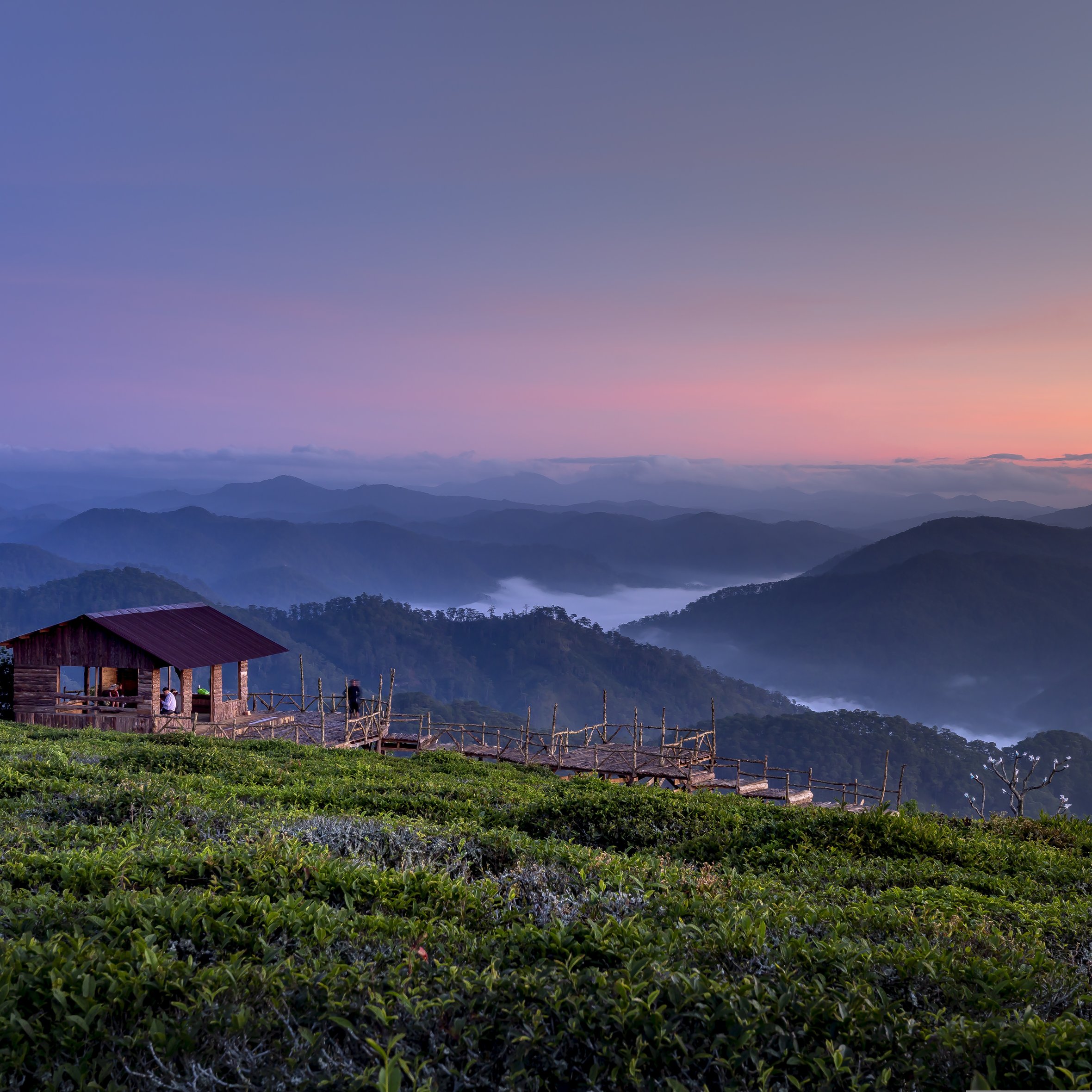 Sunset Cabin in Mountain Valley - Wallpapers for iPad Air 10.9″ in 2360x2360 resolution