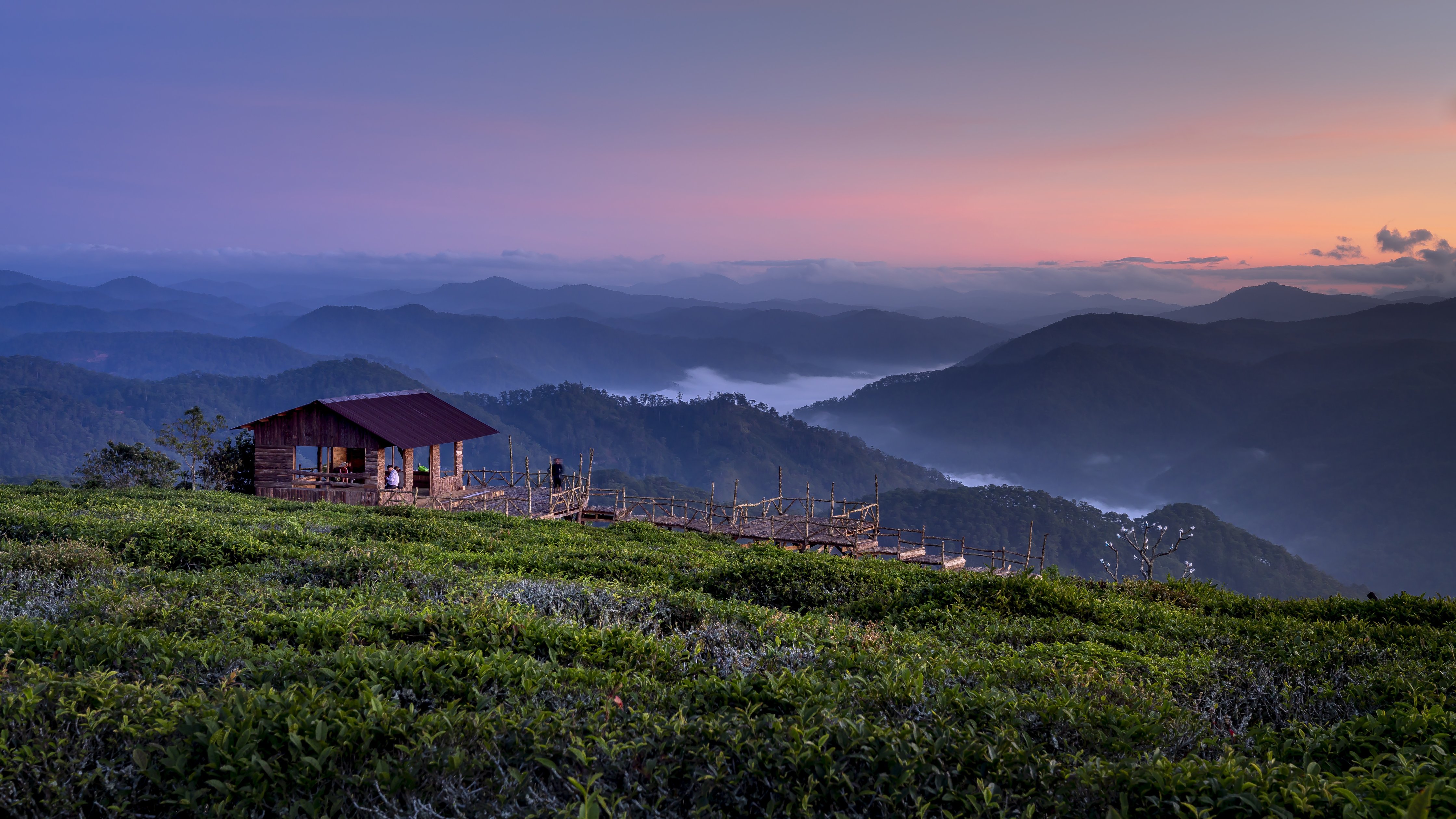 Sunset Cabin in Mountain Valley - Wallpapers for Apple iMac 24″ in 4480x2520 resolution