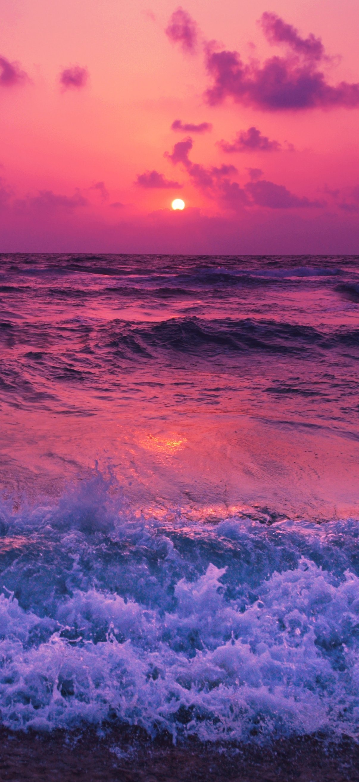 Colorful sunset over the sea and waves - Wallpapers for iPhone 18 Pro/18/17 Pro/17/16 Pro in 1206x2622 resolution