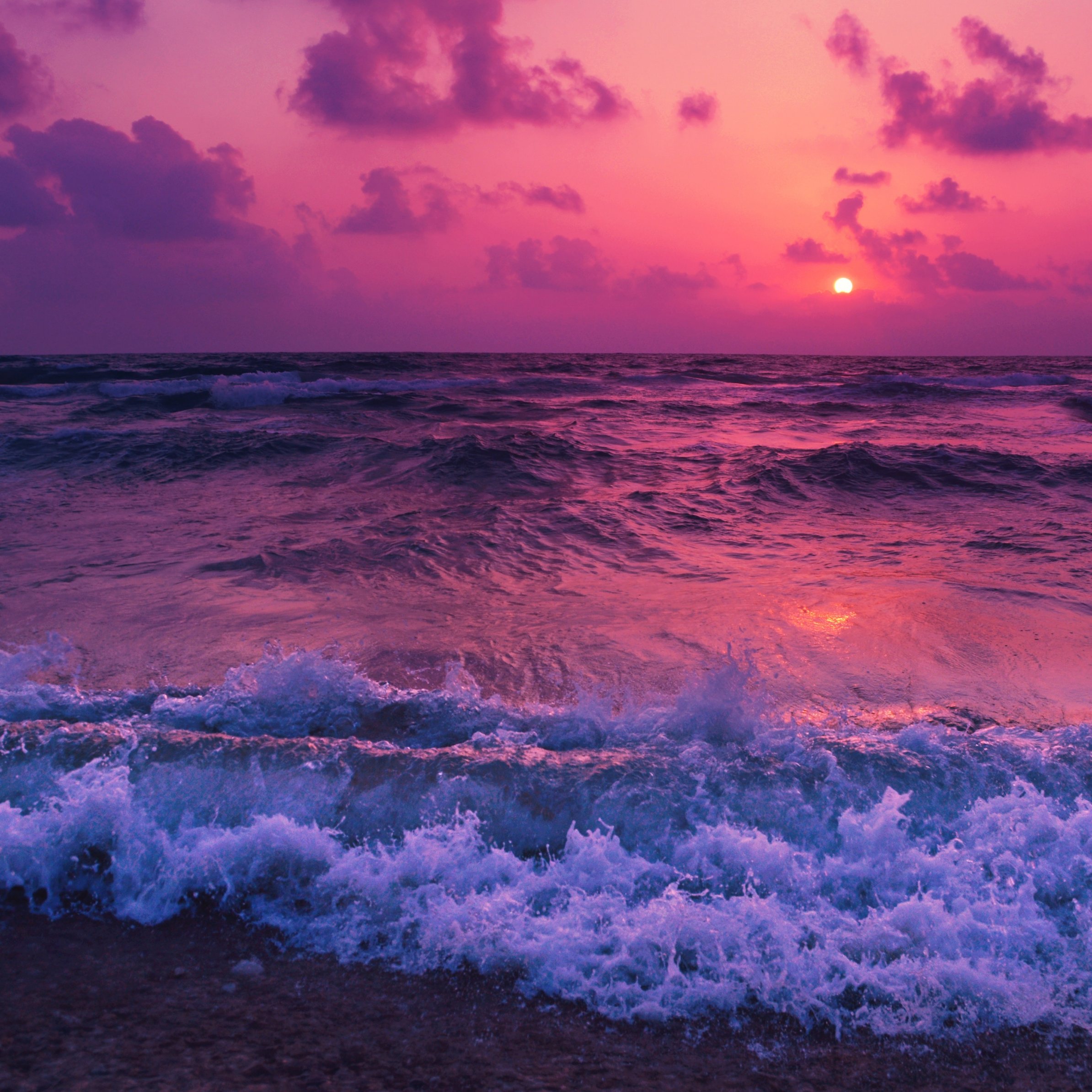 Colorful sunset over the sea and waves - Wallpapers for iPad Pro 11″ in 2388x2388 resolution