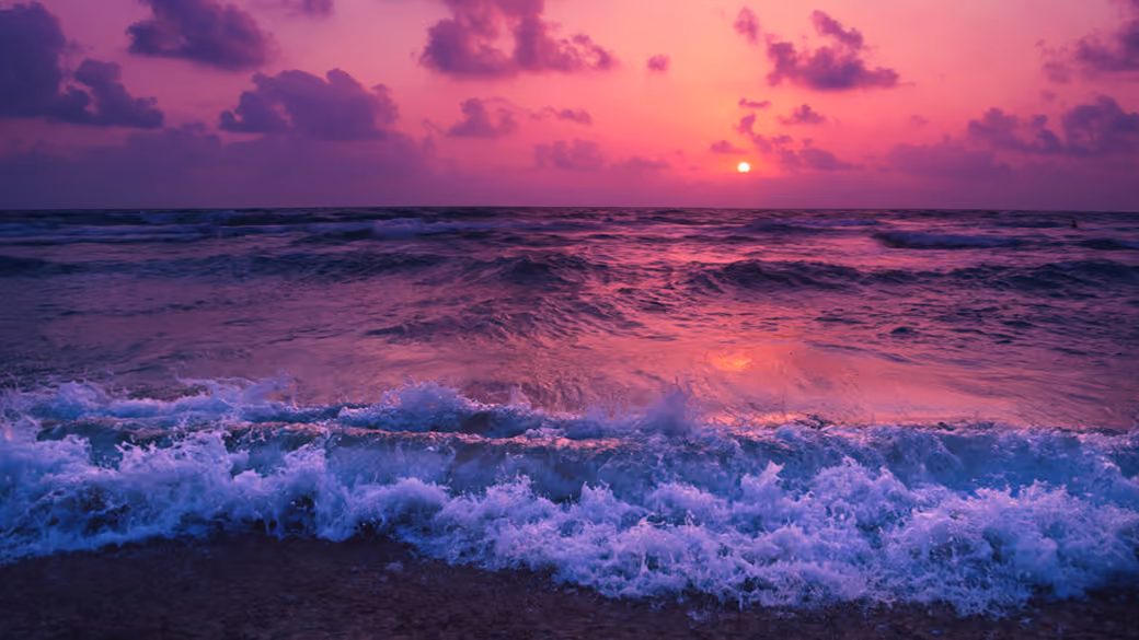 Colorful sunset over the sea and waves — desktop and phone wallpaper, free download