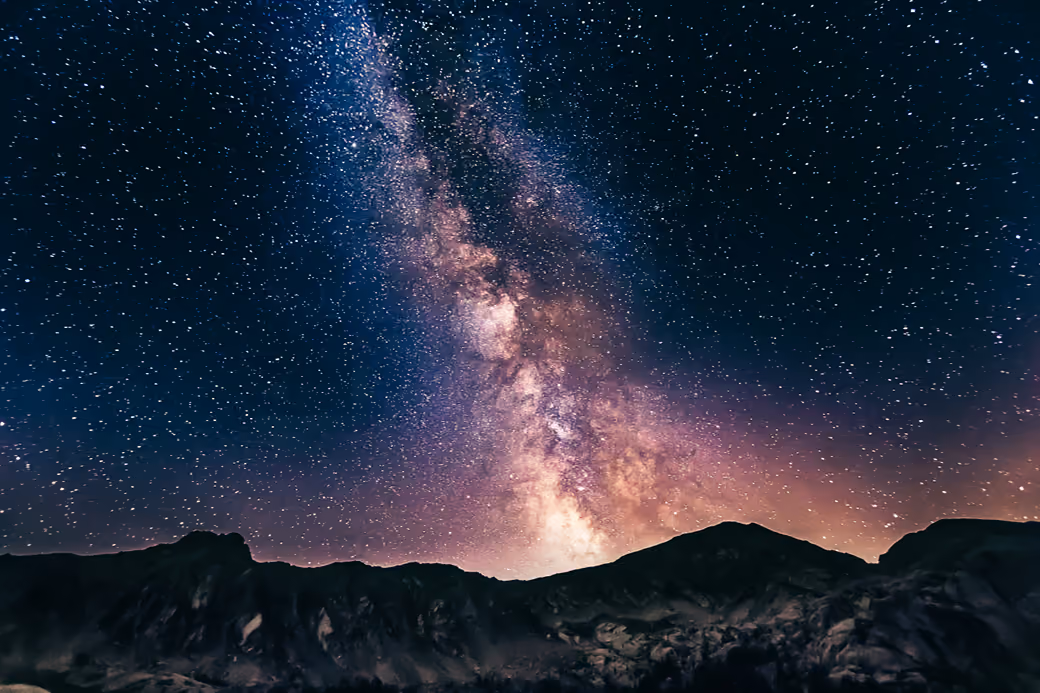 The Milky Way in the sky — desktop and phone wallpaper, free download