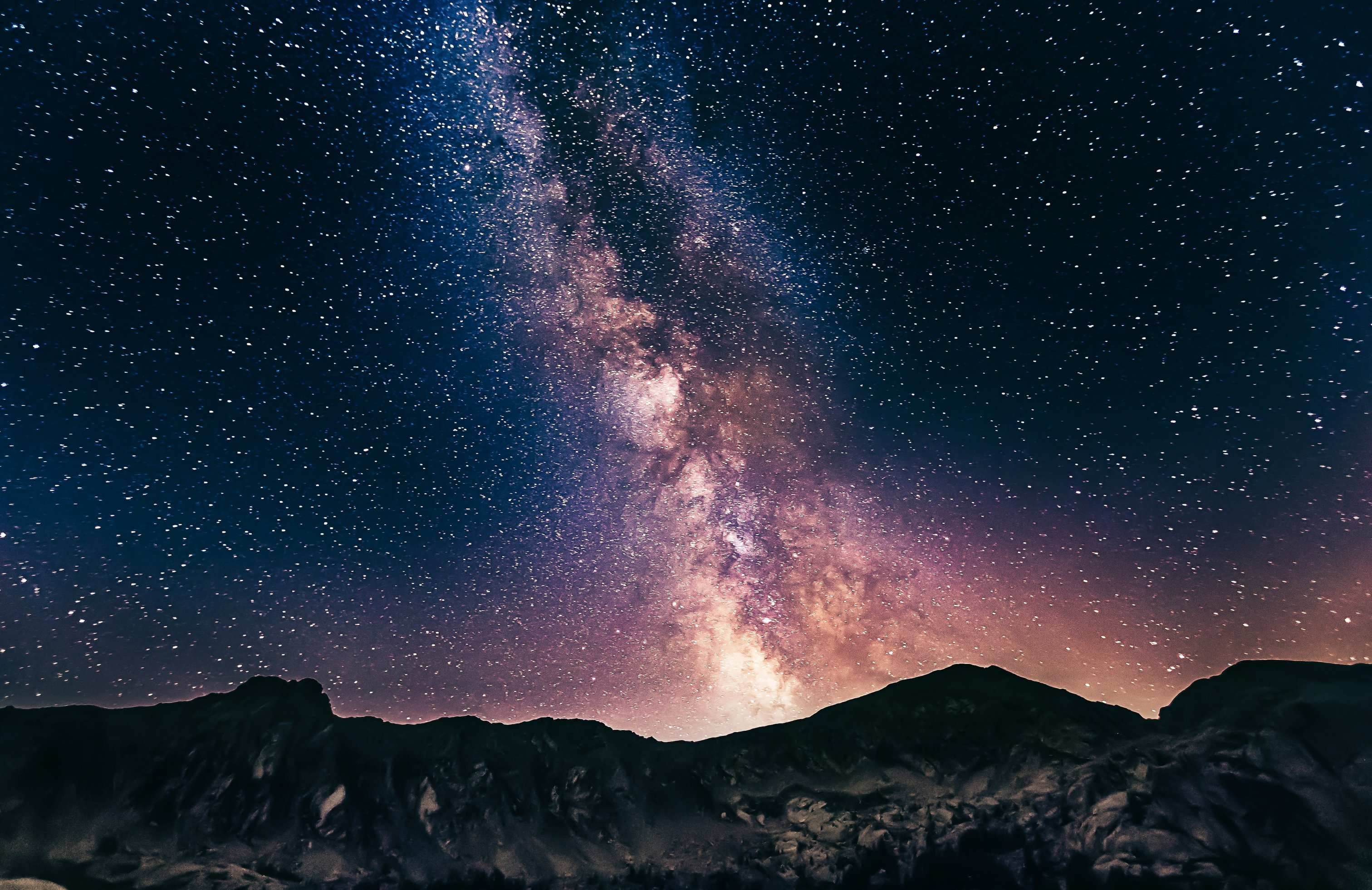 The Milky Way in the sky - Wallpapers for Apple MacBook 14.2″ in 3024x1964 resolution