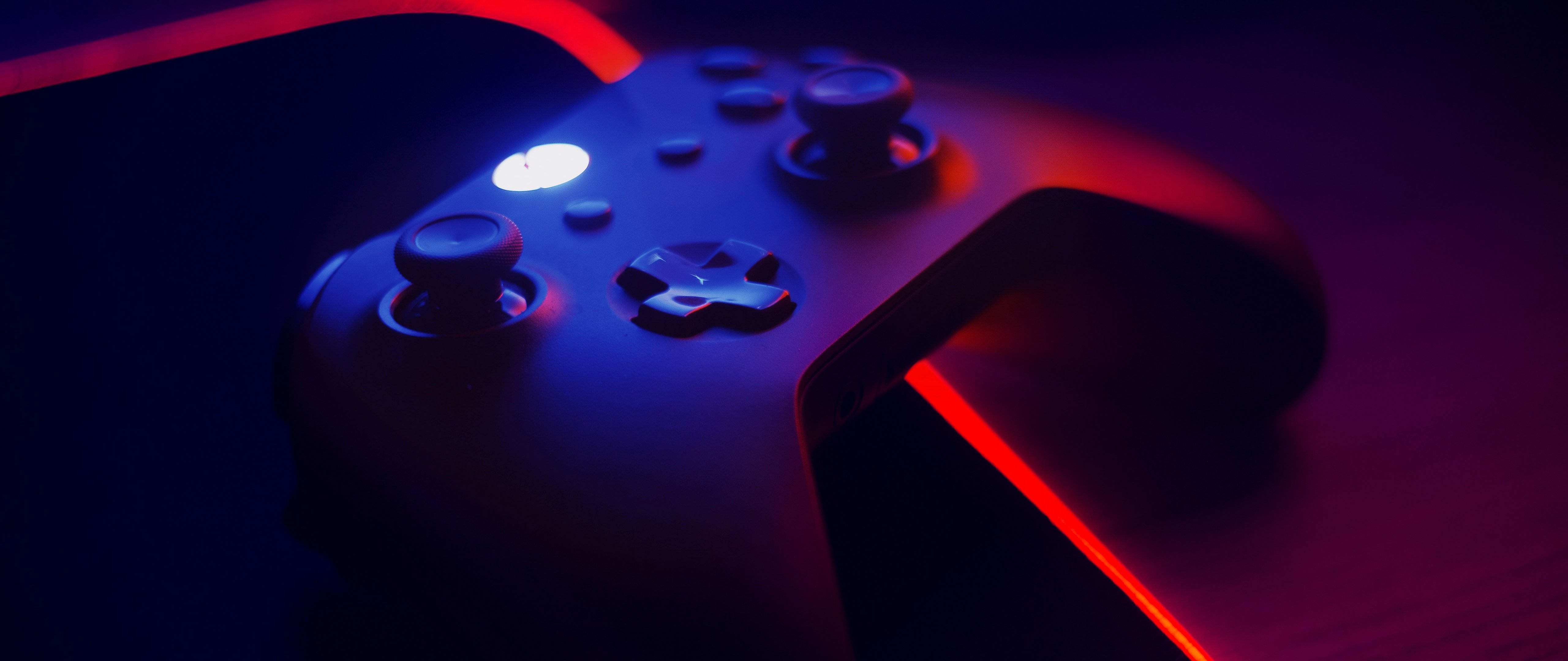 Xbox controller with glowing red light - 5K2K UltraWide 21:9 wallpapers in 5120x2160 resolution