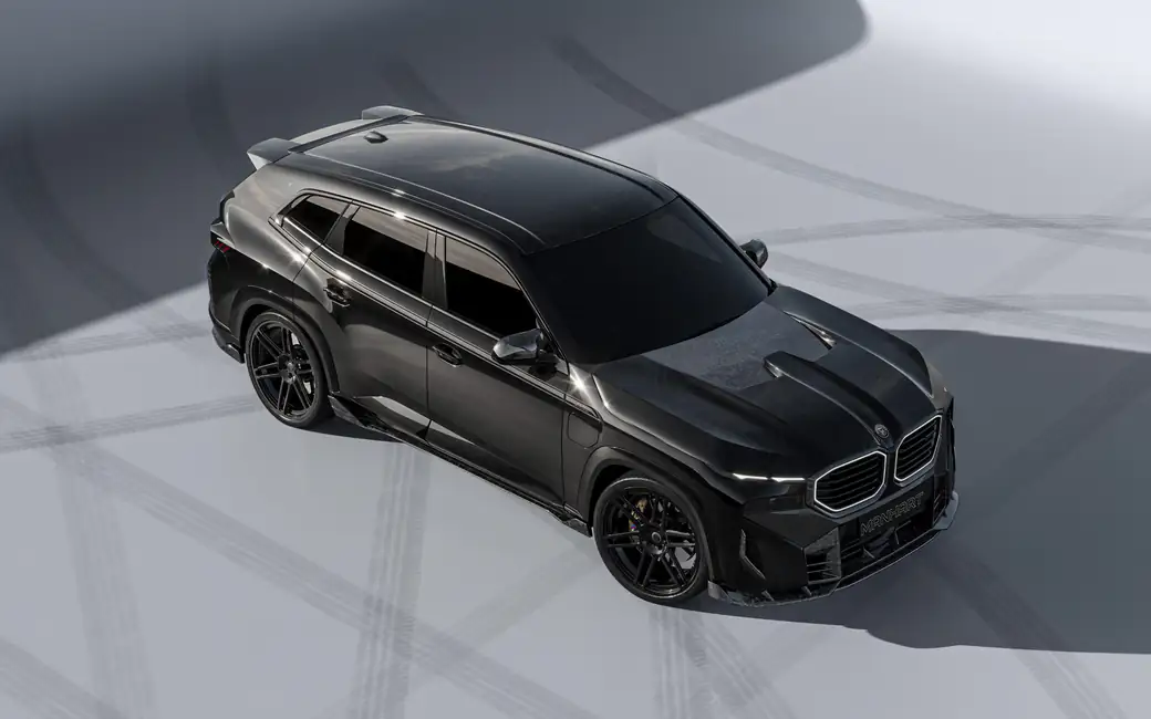 BMW XM с карбоновым обвесом Manhart — обои на рабочий стол и телефон