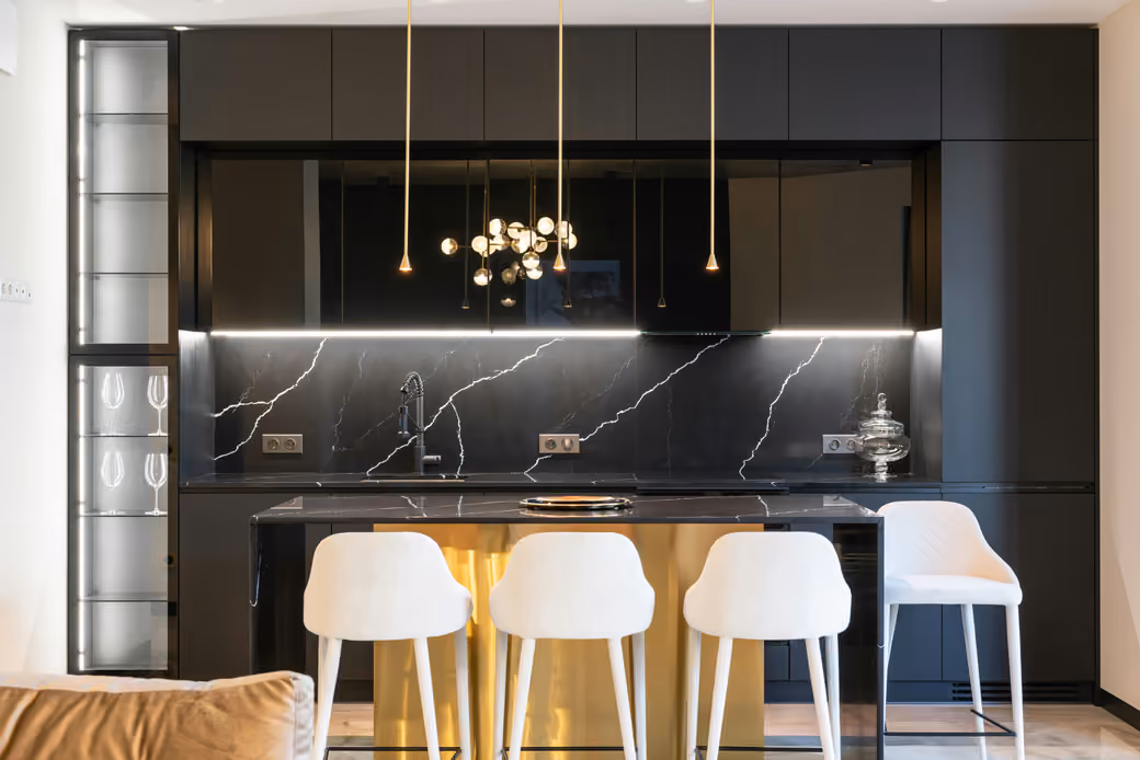Modern kitchen with black marble surfaces - Wallpapers for Samsung, HTC, Sony in 540x960 resolution
