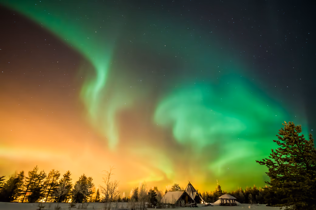 Aurora Over Winter Village - Wallpapers for Samsung/Xiaomi in 2000x2000 resolution