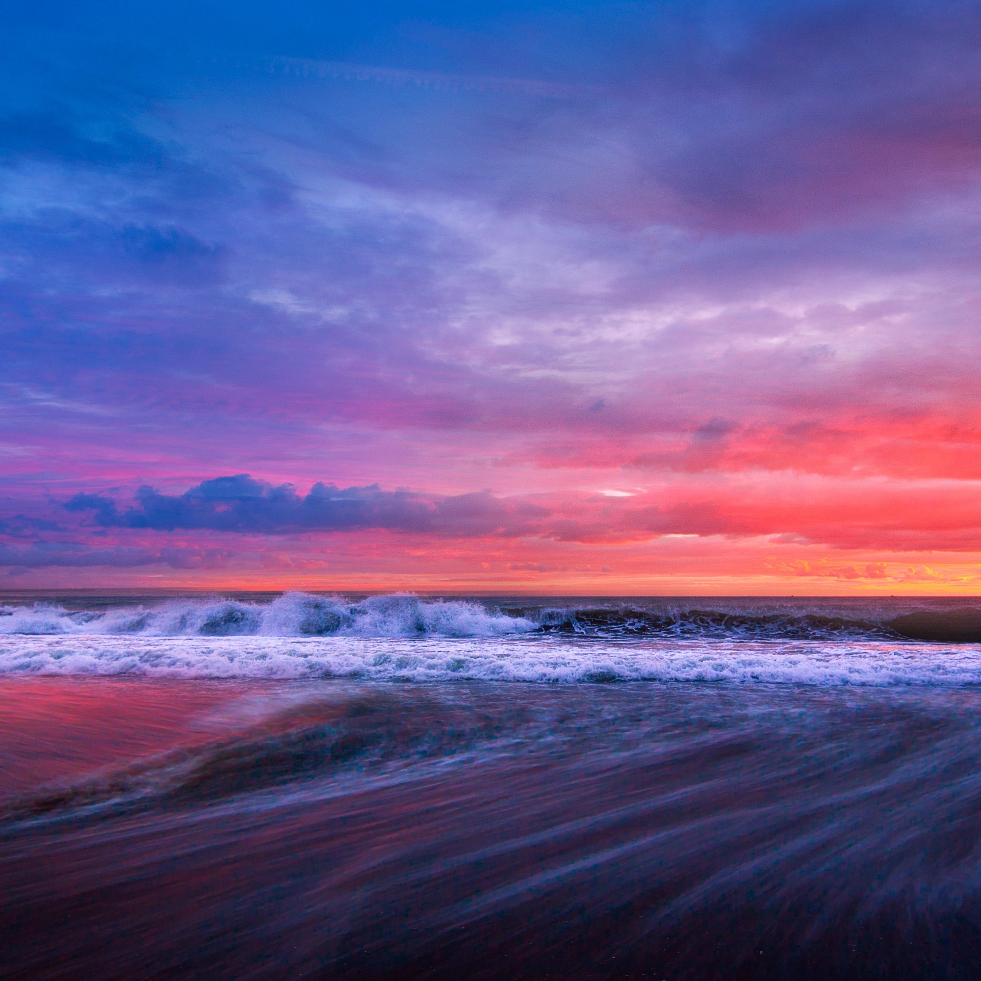 Red sunset over the ocean - Wallpapers for Samsung/Xiaomi in 2000x2000 resolution