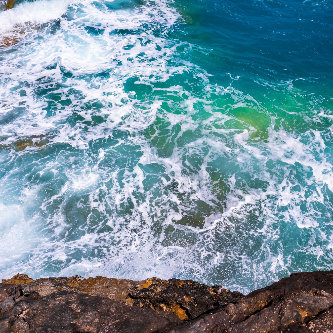 Turquoise Ocean Waves by Rocky Coast - Wallpapers for Samsung Galaxy Tab in 1340x1340 resolution