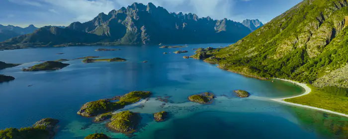 UltraWide 32:9 обои остров (3840x1080): Норвегия, Лофотенские острова, залив, горы