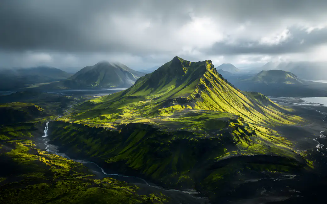 Icelandic Mountain Valley Panorama — desktop and phone wallpaper, free download