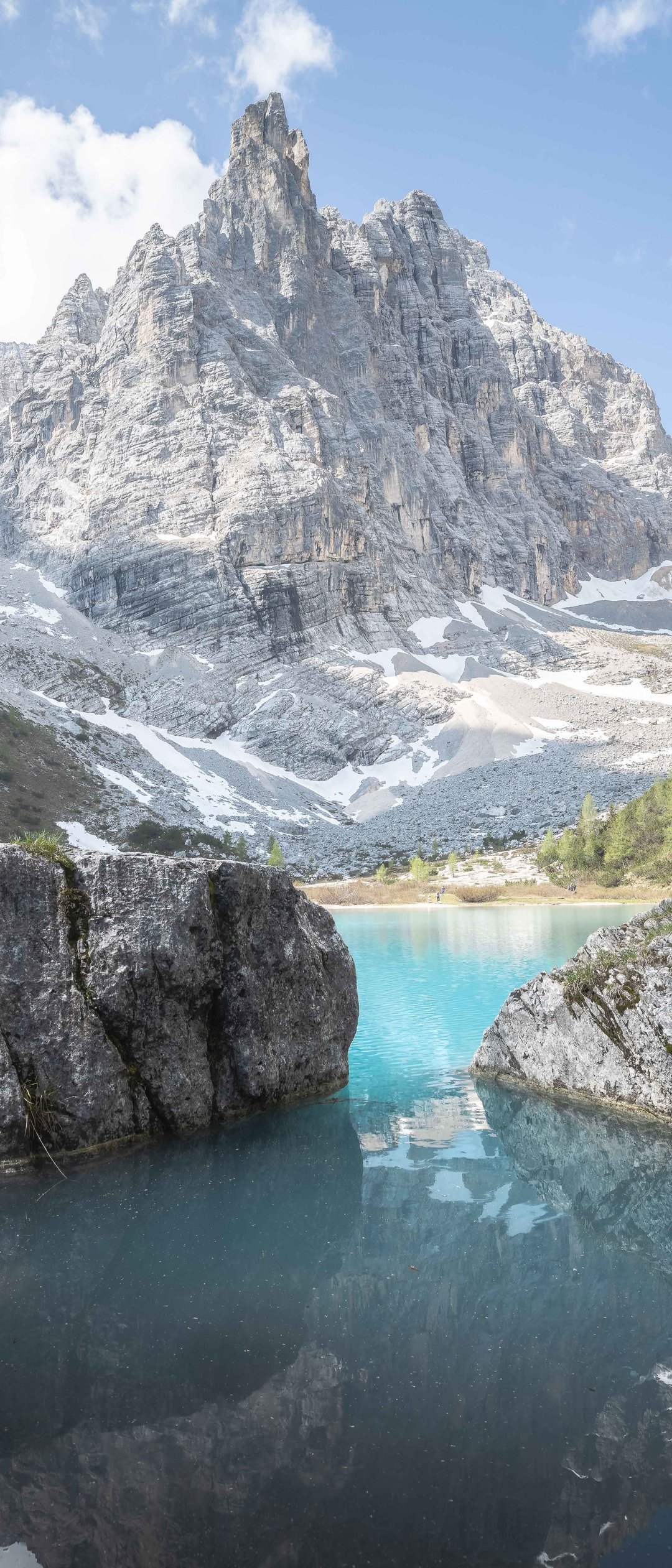 Sorapis Lake in Dolomites Alps - Wallpapers for Samsung Galaxy Z Flip7, Sony Xperia 5 II/5 III/5 V/10 IV/10 V, Xiaomi Mix Fold 3 in 1080x2520 resolution