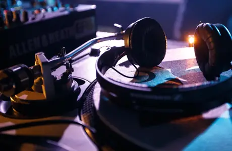 Technology wallpapers: dJ, headphones, turntable, vinyl