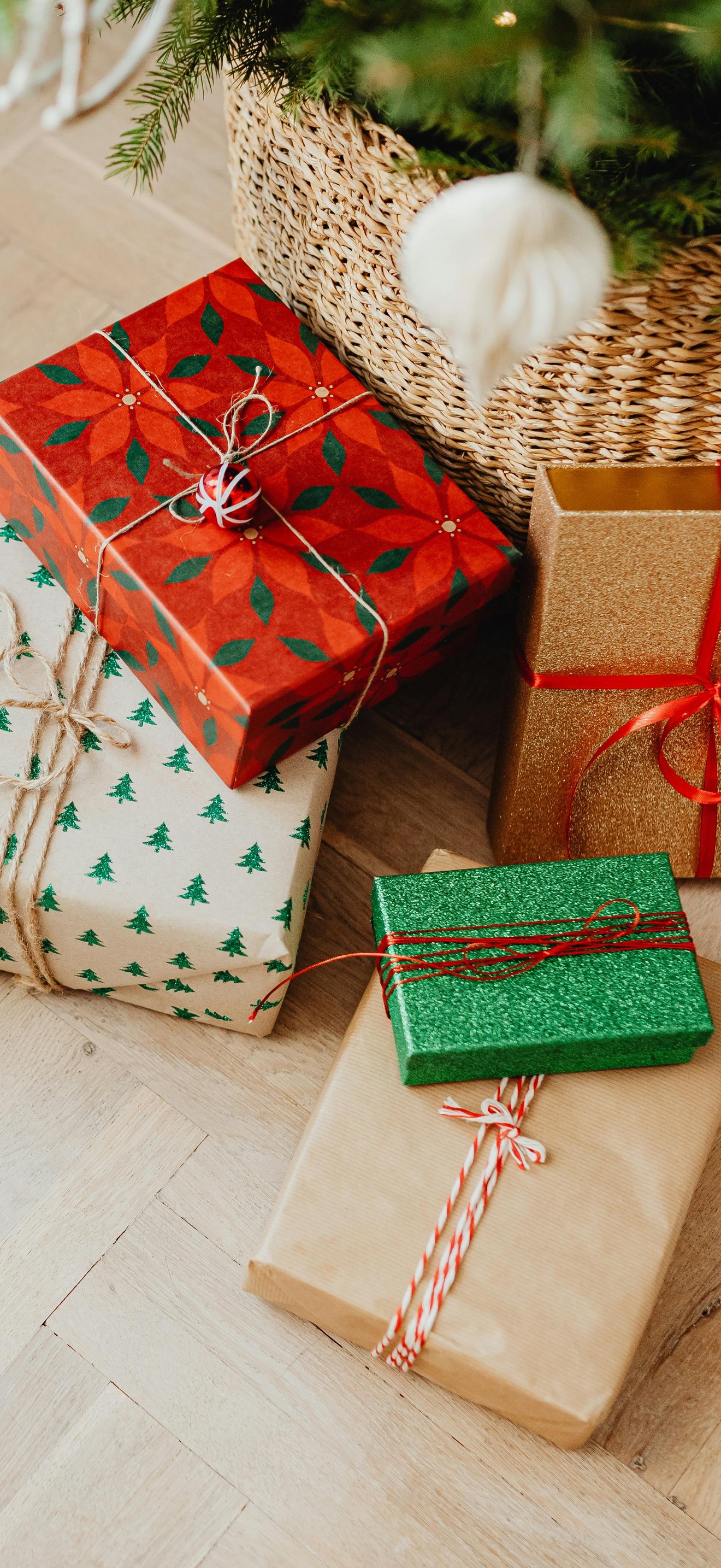 Christmas gifts under decorated tree - Wallpapers for iPhone 17 Pro Max/16 Pro Max in 1320x2868 resolution