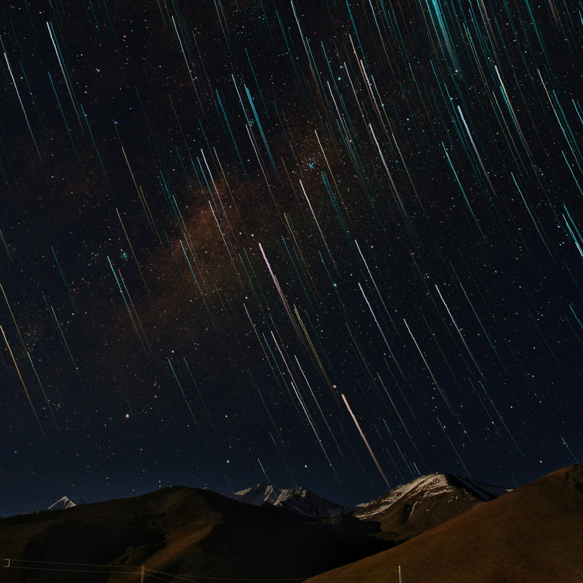 Star trails in the night sky - Wallpapers for iPad mini 8.3″ in 2266x2266 resolution