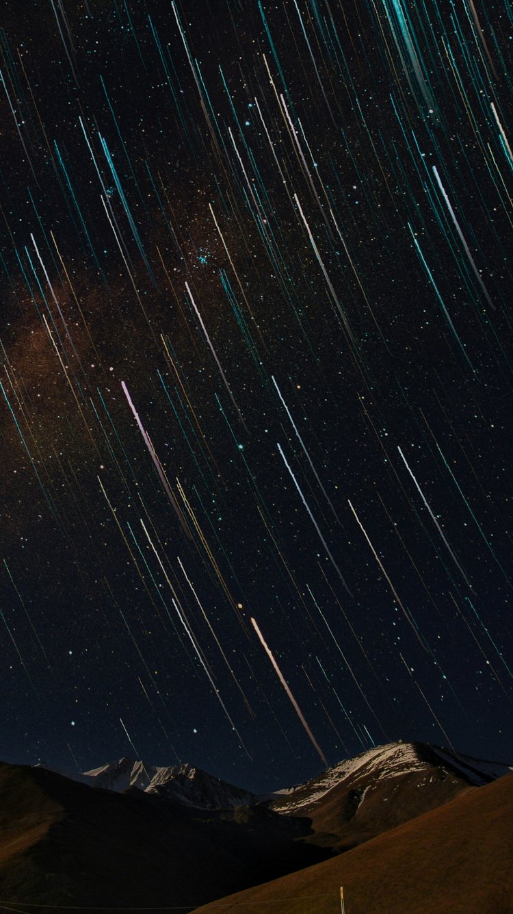 Star trails in the night sky - Wallpapers for iPhone 6/6S/7/8/SE2/SE3 in 750x1334 resolution