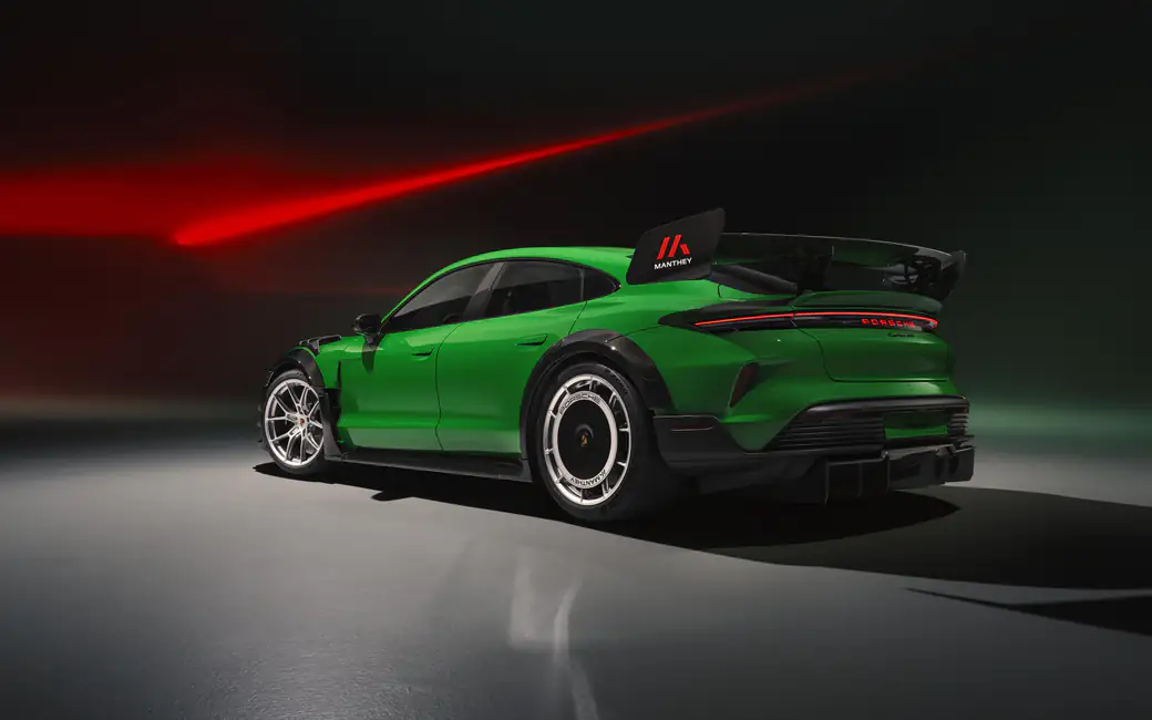 Porsche Macan Turbo GT with carbon body kit — desktop and phone wallpaper, free download
