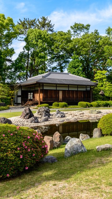 Japanese Garden with Pond in Kyoto - Wallpapers for Nokia, Samsung in 360x640 resolution